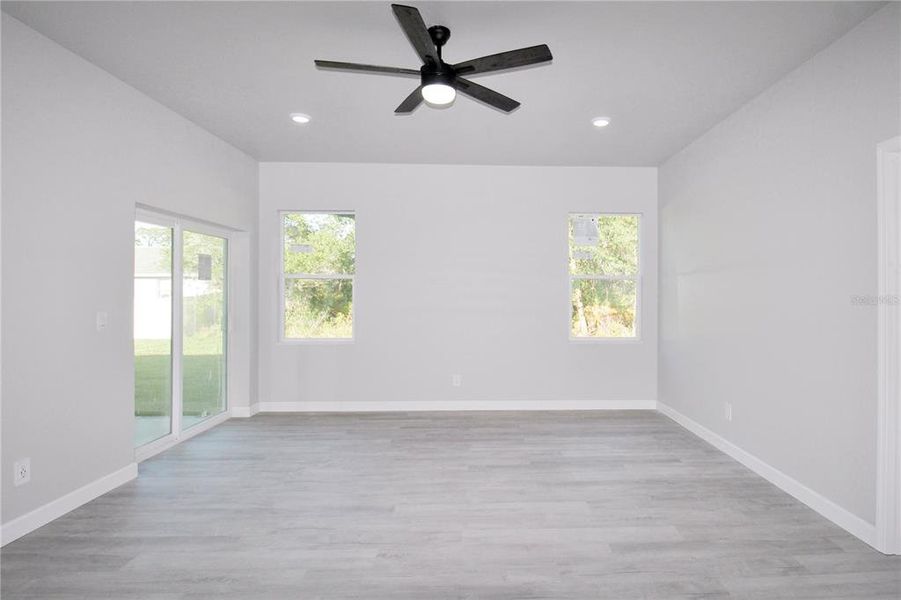Spacious, unfurnished interior of a new home in , Sebring (Image 18).