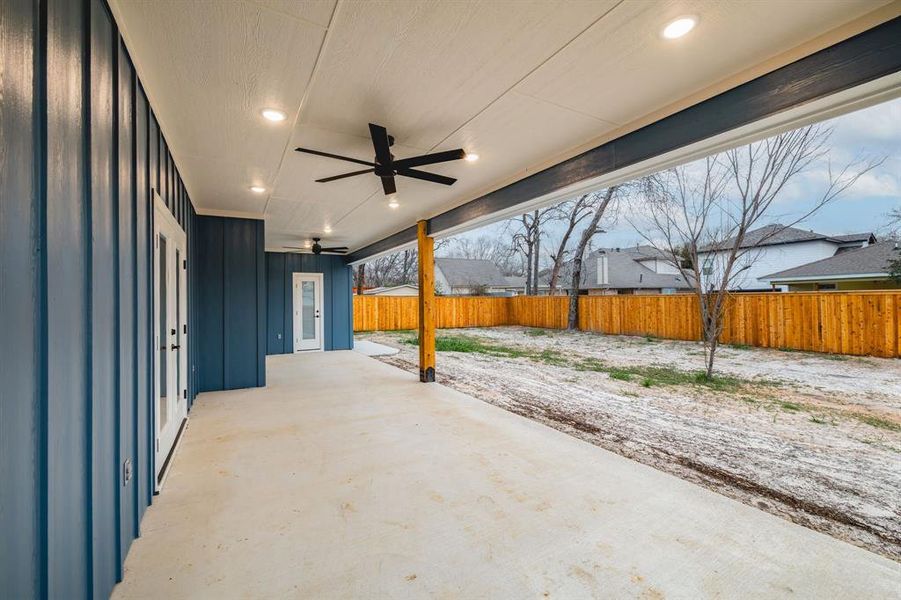 Exterior details and patio area of a home in , River Oaks (Image 3).