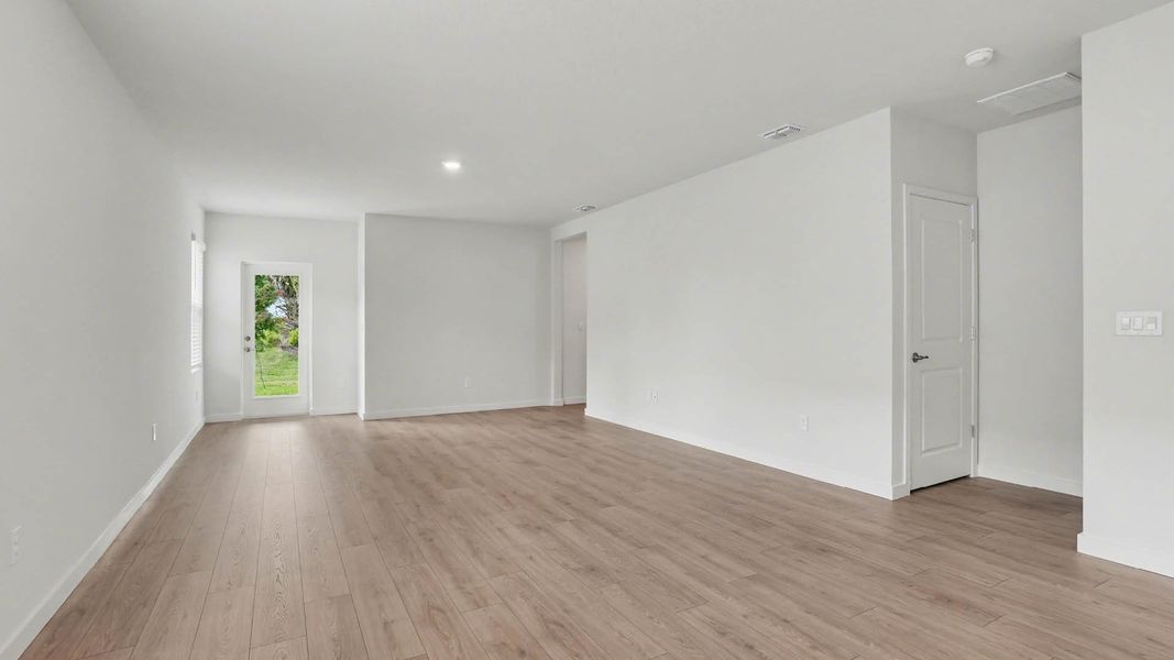 Spacious, unfurnished interior of a new home in Venetian Grove, Vero Beach (Image 10).