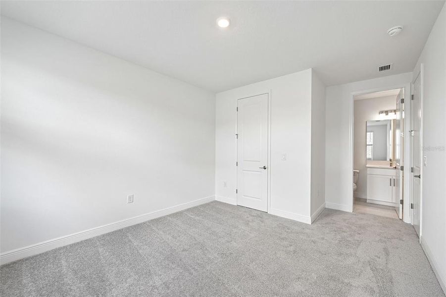 Spacious, unfurnished interior of a new home in Creeks Edge at Twin Rivers, Parrish (Image 18).