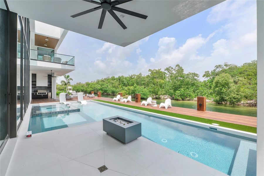 Spacious, unfurnished interior of a new home in , Boca Raton (Image 21).