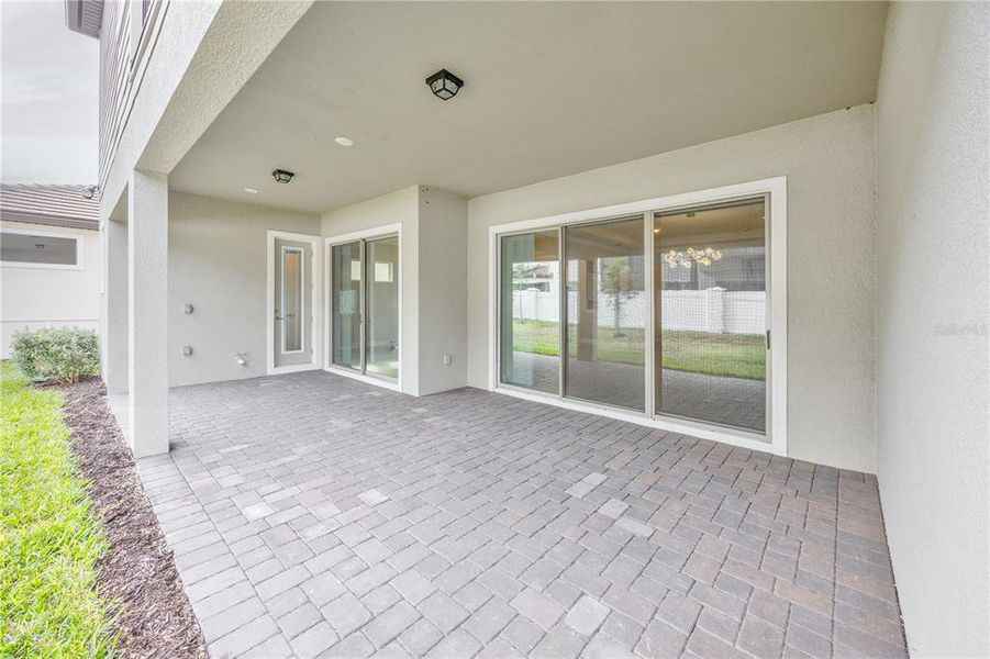 Exterior details and patio area of a home in Phillips Grove, Orlando (Image 3).