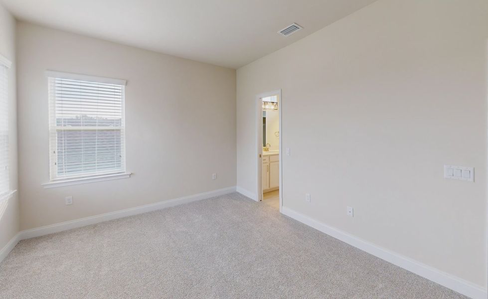 Spacious, unfurnished interior of a new home in Oakmont, Gainesville (Image 25).