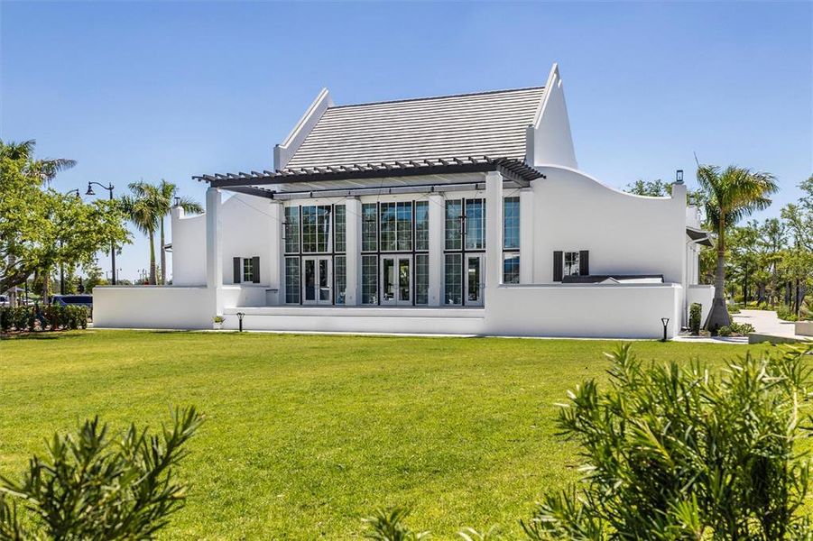 Exterior details and patio area of a home in , Venice (Image 3).