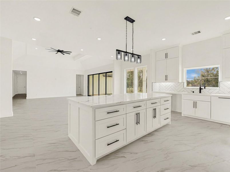 Furnished interior view inside a new home in , Rosharon (Image 9).