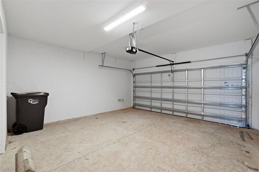 Spacious, unfurnished interior of a new home in Calusa Country Club, Lakewood Ranch (Image 11).