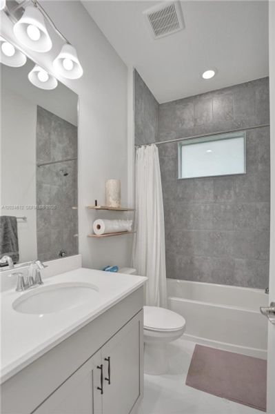 Furnished interior view inside a new home in , Westlake (Image 64).