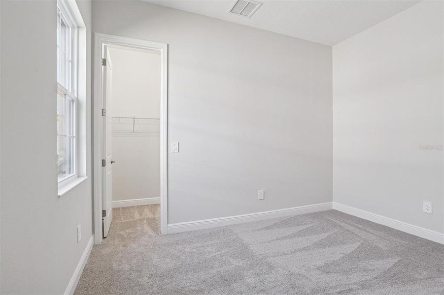 Spacious, unfurnished interior of a new home in Crestwood Estates, Valrico (Image 21).