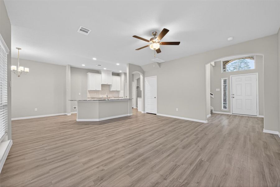 Spacious, unfurnished interior of a new home in Woodland Lakes, Houston (Image 19).