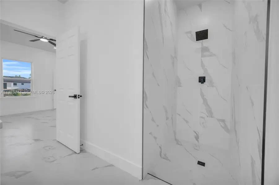 Spacious, unfurnished interior of a new home in , Lehigh Acres (Image 23).