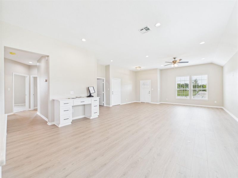 Spacious, unfurnished interior of a new home in , Santa Fe (Image 30). Spacious, unfurnished interior of a new home in , Santa Fe (Image 30).