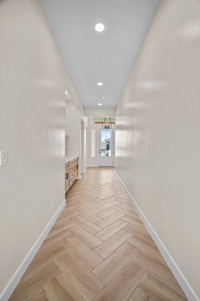 Spacious, unfurnished interior of a new home in Verdancia, El Paso (Image 38).