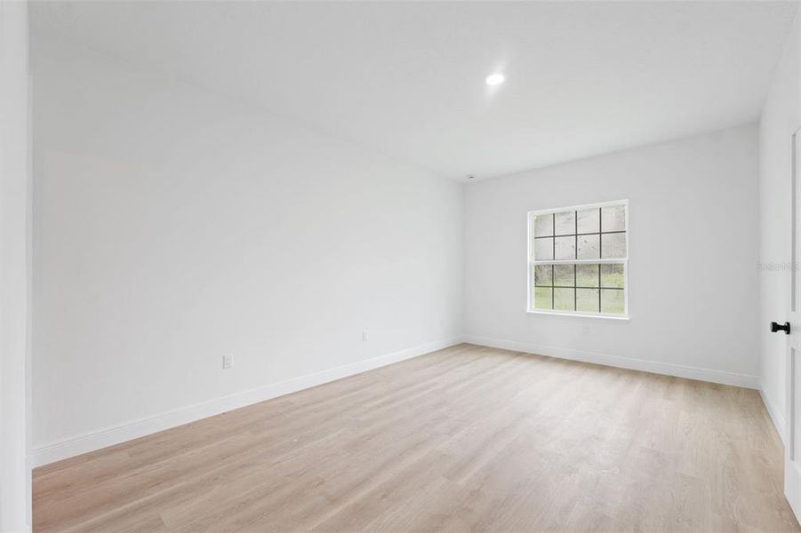 Spacious, unfurnished interior of a new home in , Ocala (Image 21).