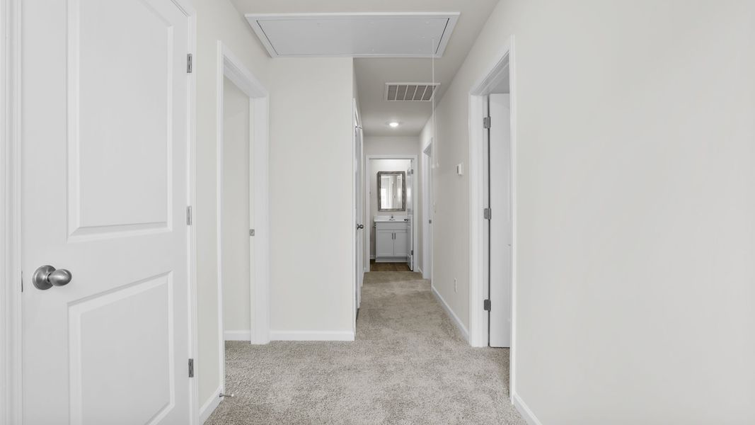 Spacious, unfurnished interior of a new home in Hawk Ridge, Anderson (Image 23).