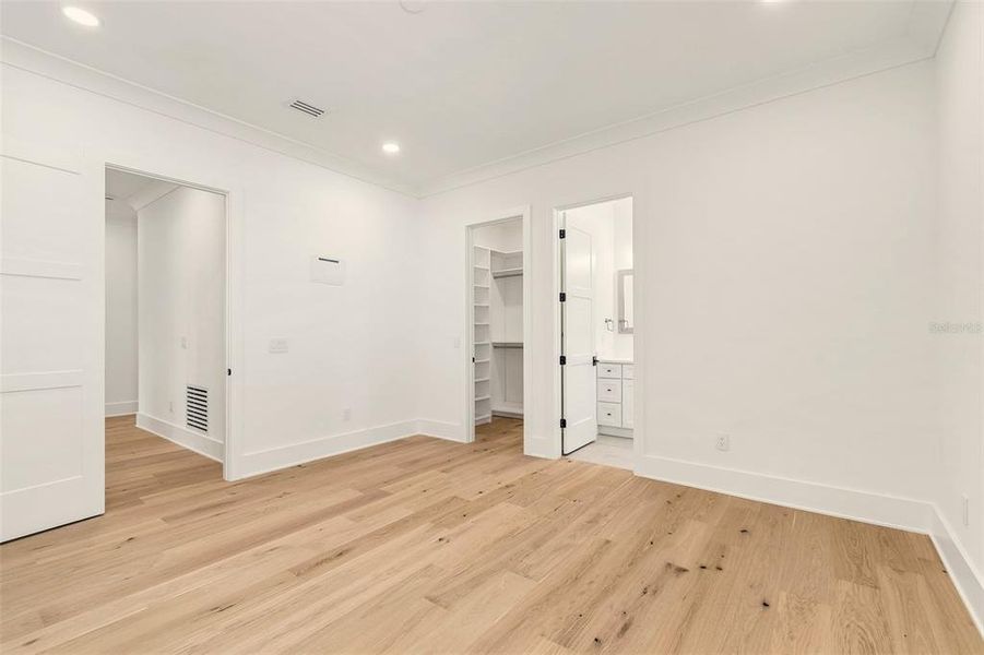Spacious, unfurnished interior of a new home in , Tampa (Image 87).