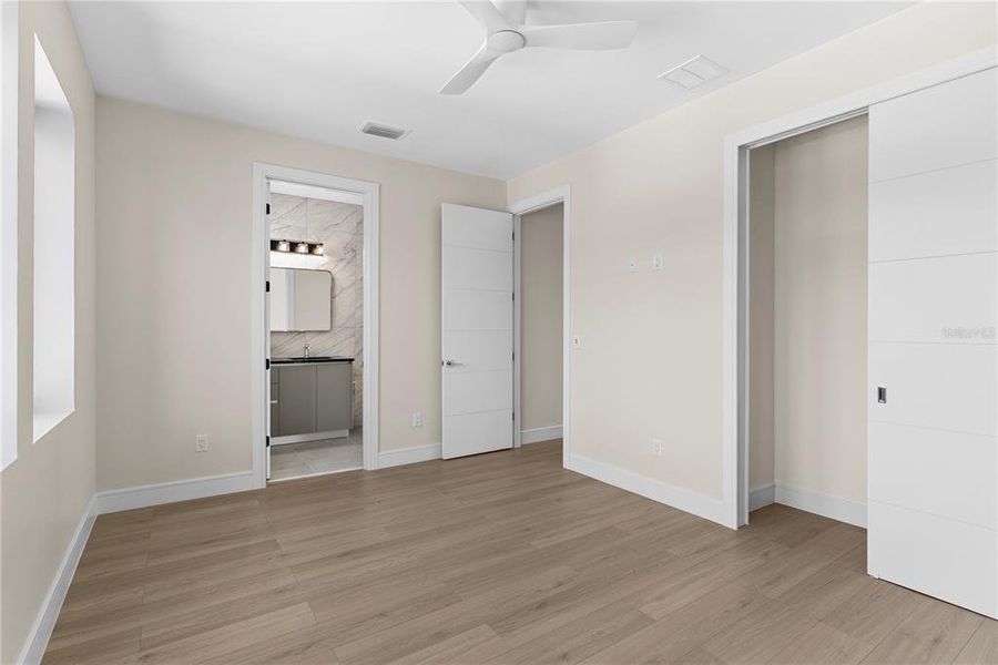 Spacious, unfurnished interior of a new home in , Oldsmar (Image 34).