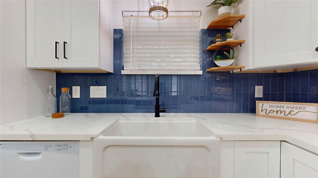 Large farmhouse clay sink!