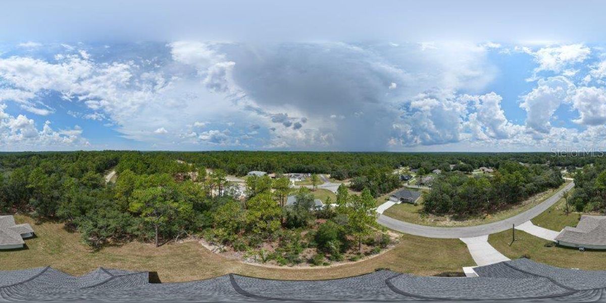 Exterior details and patio area of a home in , Citrus Springs (Image 18).