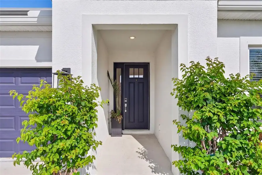 Exterior details and patio area of a home in , Bradenton (Image 29).