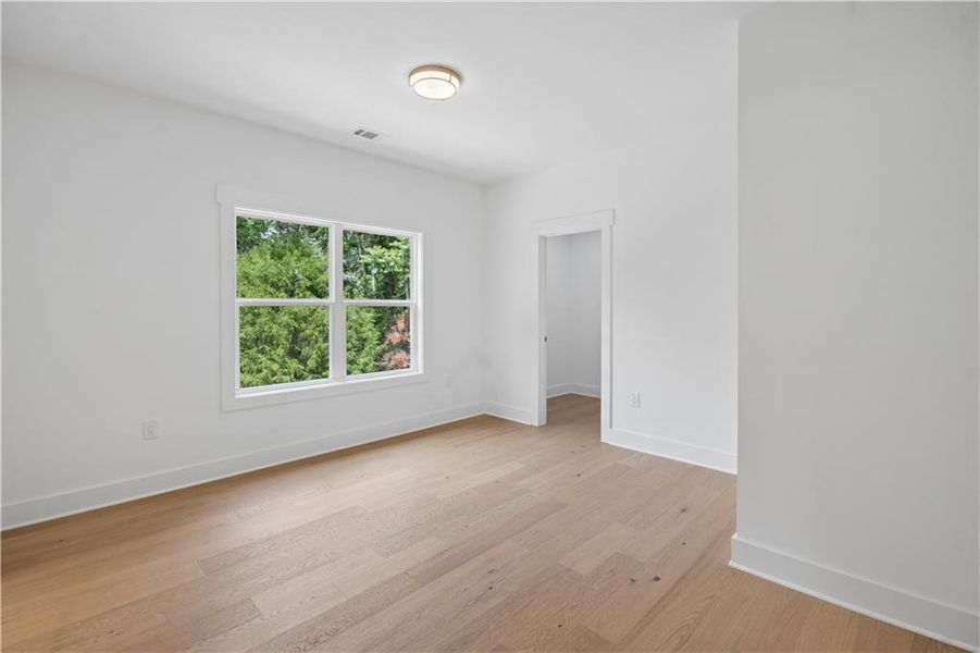 Spacious, unfurnished interior of a new home in , Alpharetta (Image 32).