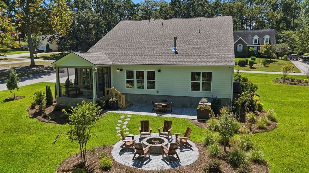 Representative exterior details of a home built from the Vanderbilt by Pulte Homes in Fishers Wood, Columbia (Image 29).