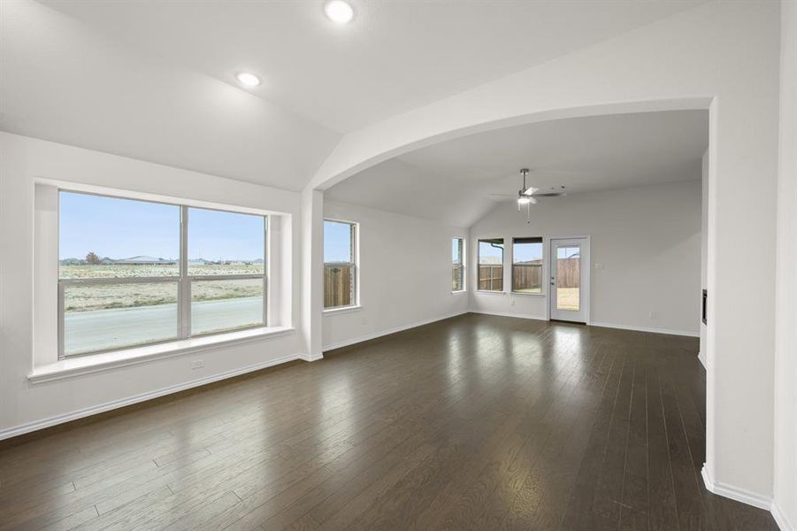 4541 Lyre Leaf- Dining (1)