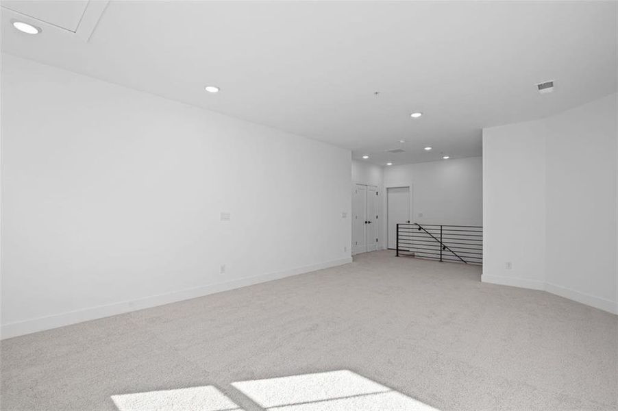Spacious, unfurnished interior of a new home in , Alpharetta (Image 31).