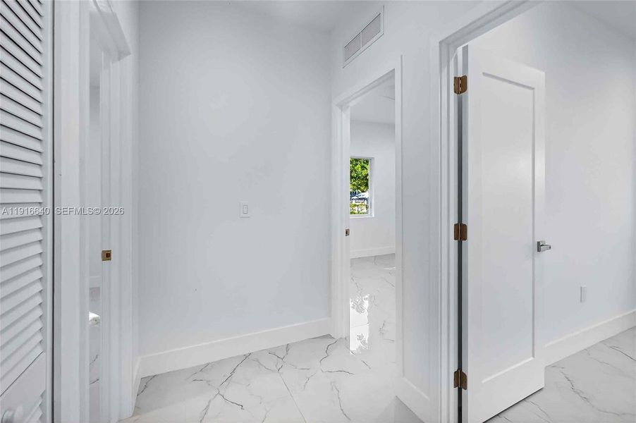 Spacious, unfurnished interior of a new home in , Miami (Image 38).