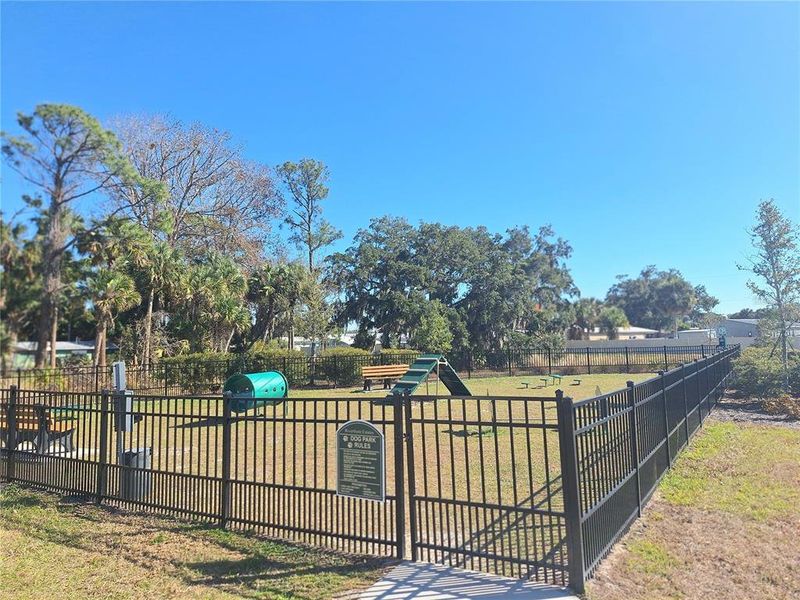 Community amenities in , Edgewater (Image 26).