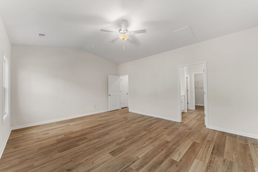 Spacious, unfurnished interior of a new home in Fairview Falls, Chesnee (Image 22).