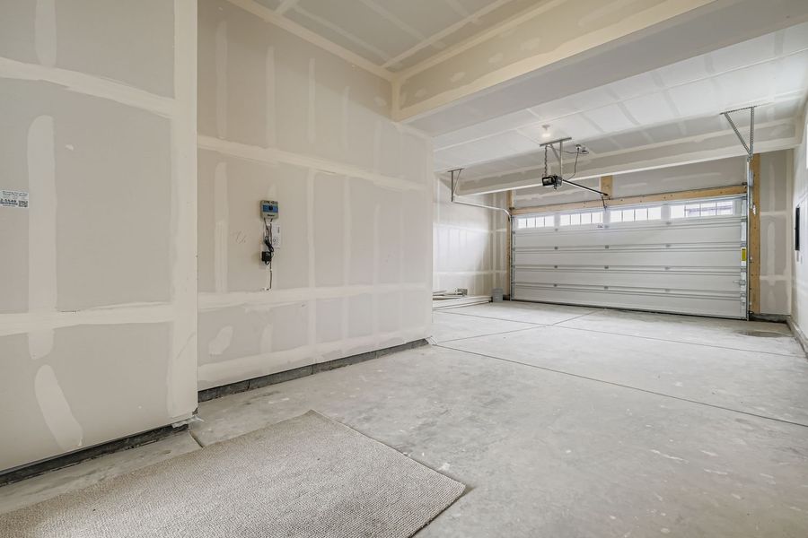 Spacious, unfurnished interior of a new home in Sterling Ranch 50s, Colorado Springs (Image 29).