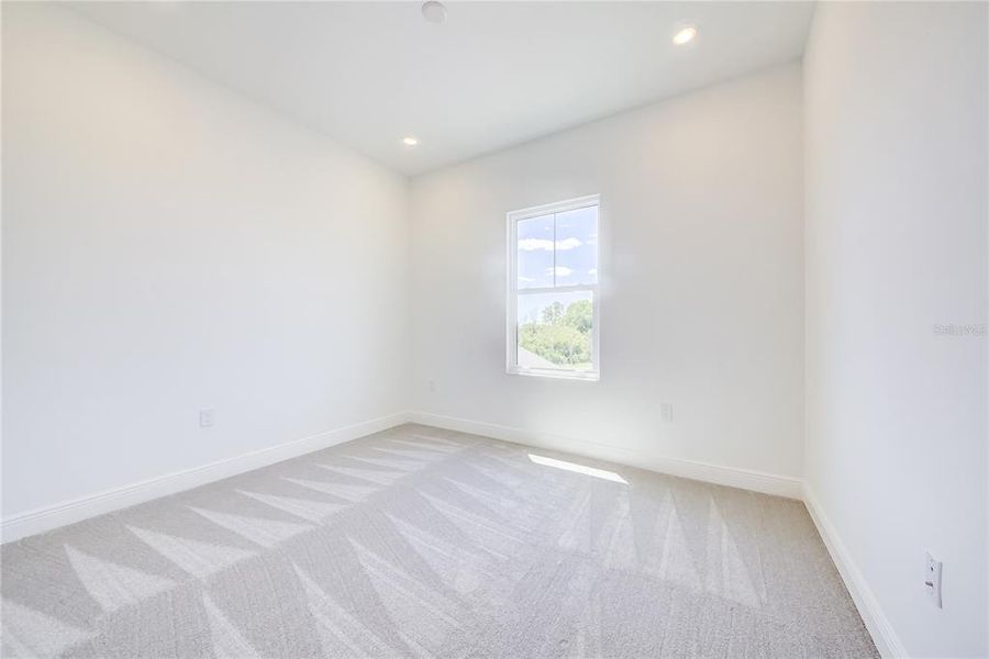 Spacious, unfurnished interior of a new home in Bungalow Walk at Lakewood Ranch, Sarasota (Image 33).