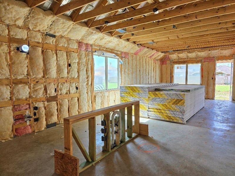 Spacious, unfurnished interior of a new home in Sienna 40', Missouri City (Image 6).