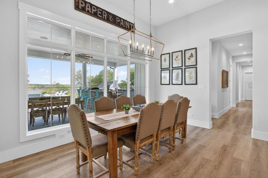 The dining area is situated to take in the full view of the lake. This table is huge so seating a large group is easy.