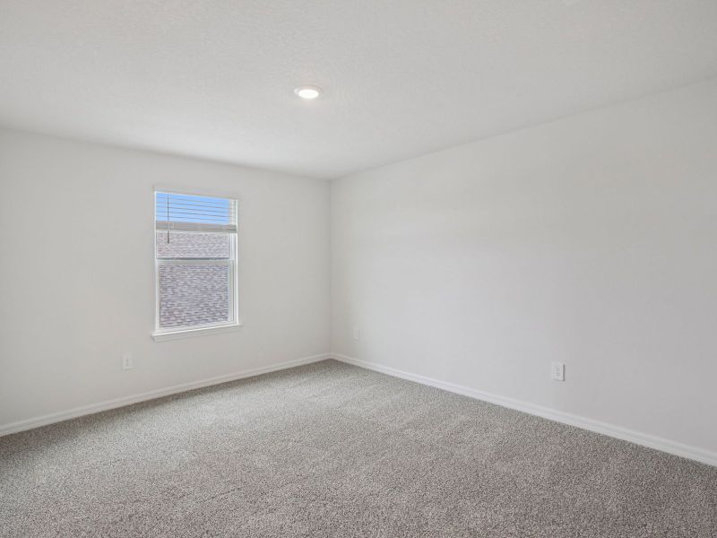 Spacious, unfurnished interior of a new home in The Grove at Stuart Crossing - Signature Series, Bartow (Image 13).