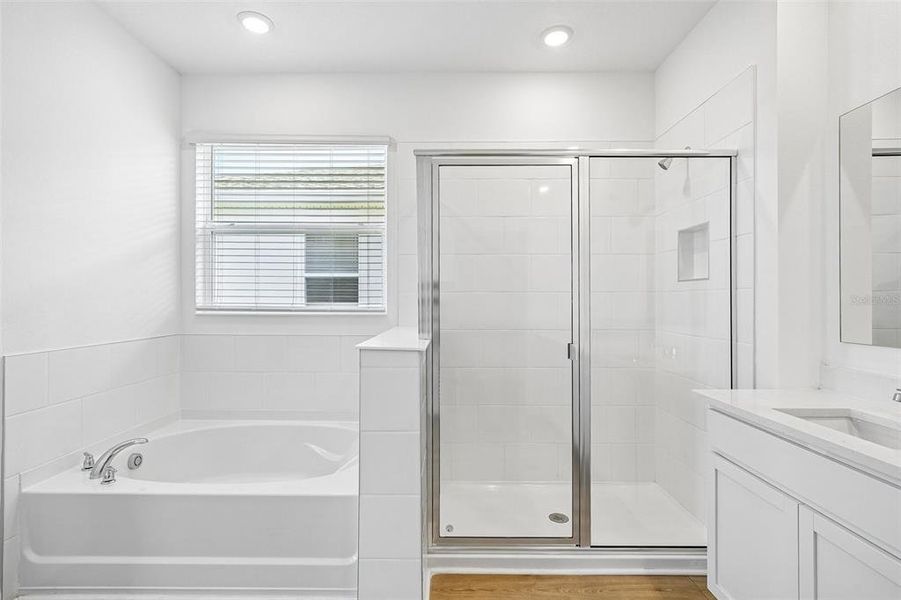 Furnished interior view inside a new home in , Lakeland (Image 11).