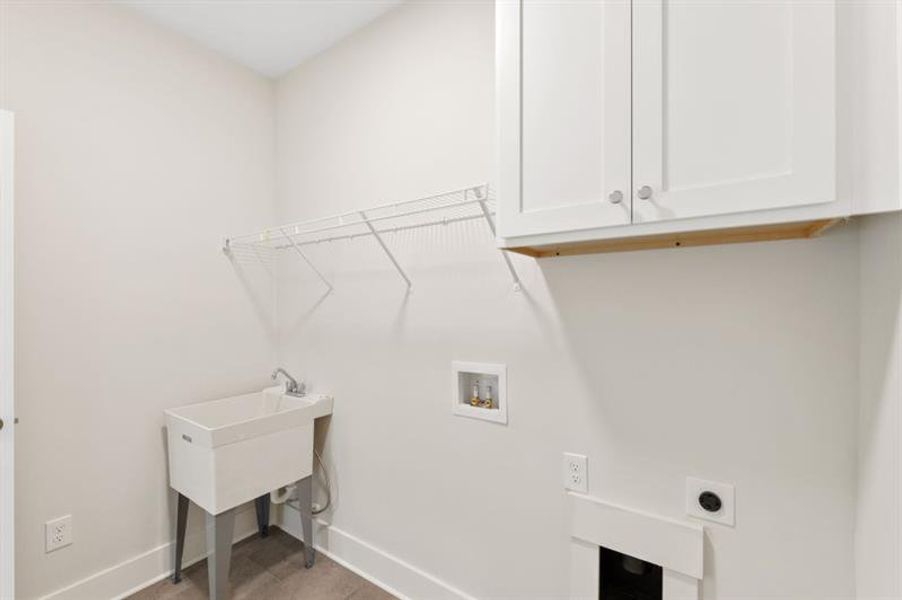 Spacious, unfurnished interior of a new home in Hillshire, Cumming (Image 13).