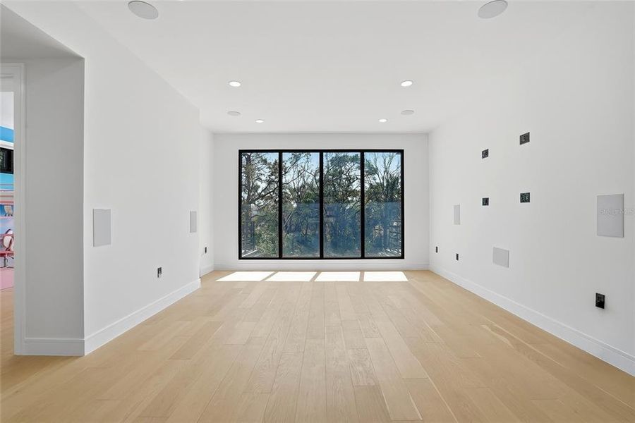 Spacious, unfurnished interior of a new home in , Tampa (Image 81).