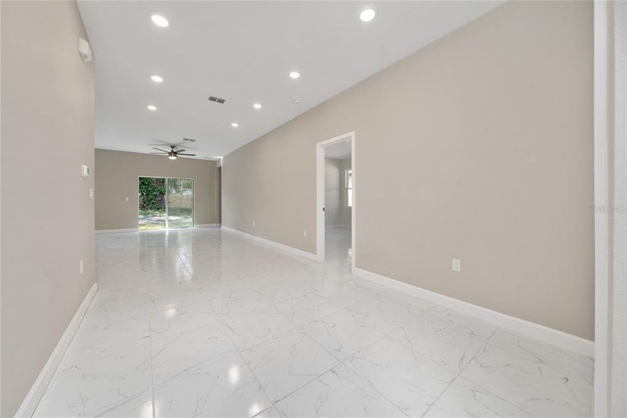 Spacious, unfurnished interior of a new home in , Orlando (Image 13).