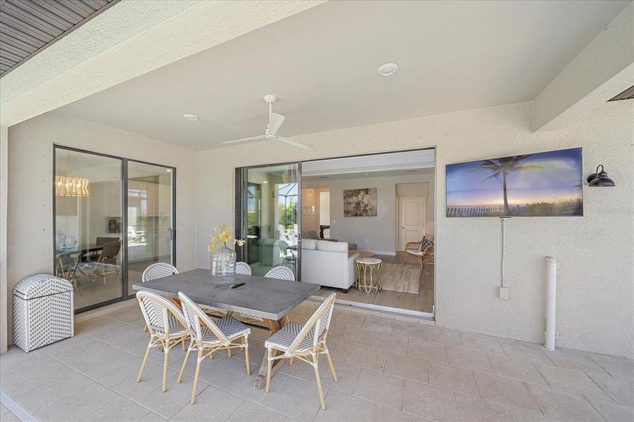 Exterior details and patio area of a home in , Bradenton (Image 4).
