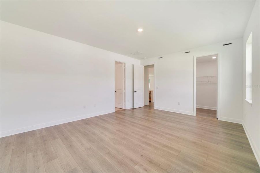 Spacious, unfurnished interior of a new home in Acuera Estates, Apopka (Image 21).