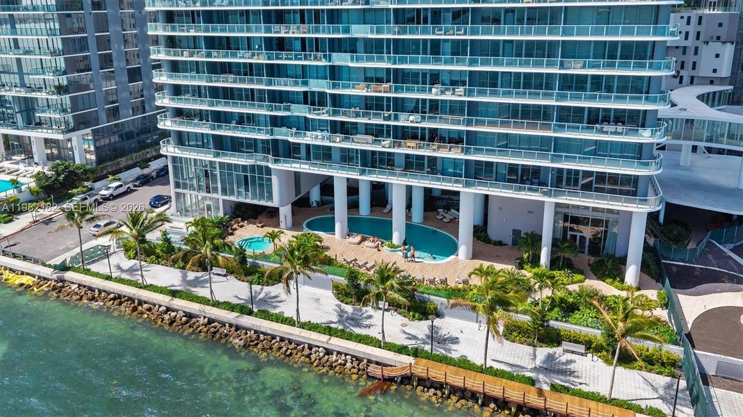 Condo located in Miami, FL showcasing its design and architecture (Image 21).