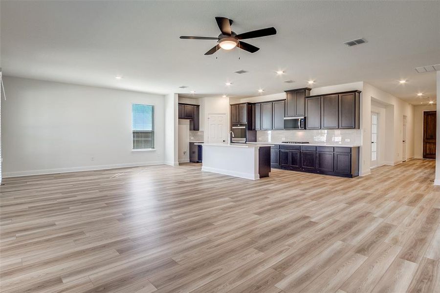 Spacious, unfurnished interior of a new home in Sierra Vista at Kelly Ranch, Aledo (Image 15).