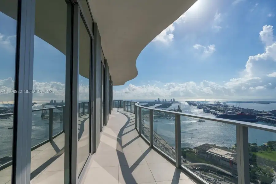 Condo located in Miami, FL showcasing its design and architecture (Image 18).