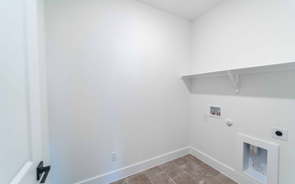 Spacious, unfurnished interior of a new home in Santa Rita Ranch, Liberty Hill (Image 39).