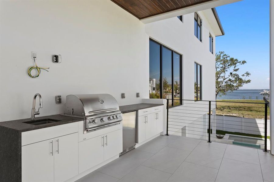 Exterior details and patio area of a home in , Tampa (Image 3).