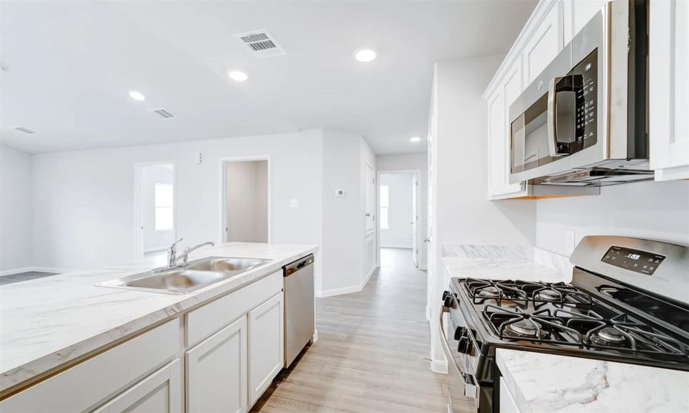 Furnished interior view inside a new home in , Lufkin (Image 9).