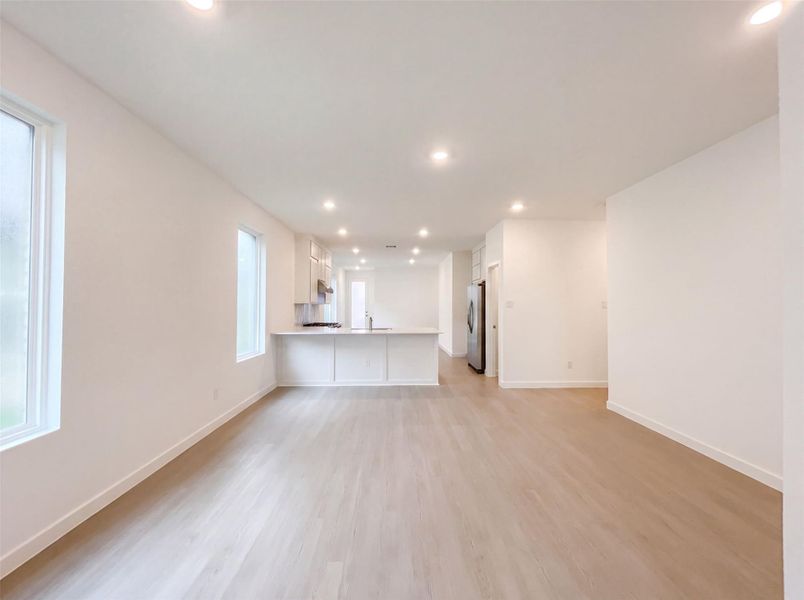 Spacious, unfurnished interior of a new home in Binford Creek, Waller (Image 11). Spacious, unfurnished interior of a new home in Binford Creek, Waller (Image 11).