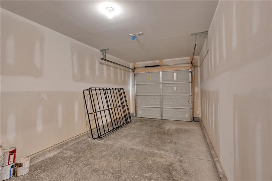 Spacious, unfurnished interior of a new home in Village Green, Adairsville (Image 14).