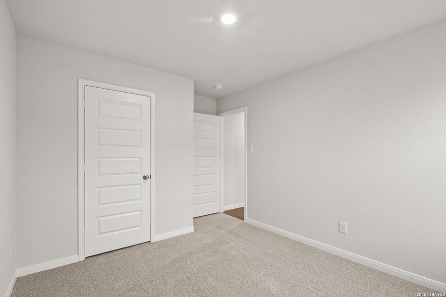 Spacious, unfurnished interior of a new home in Dauer Ranch, New Braunfels (Image 18).
